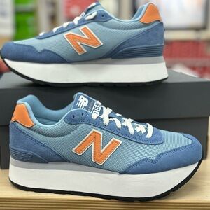 New Women New Balance platform blue and orange excellent condition